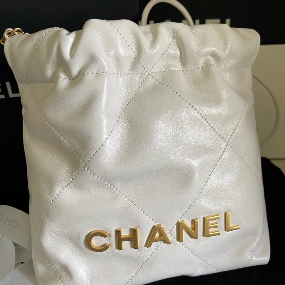🖤🤍New!! Chanel 22 MINI White!! Full set!! 🤍🖤 - Picture 11 of 11